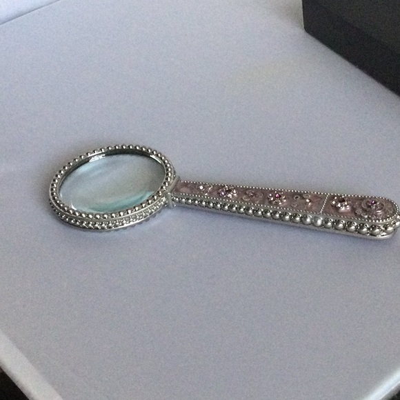 Gorgeous magnifying glass - Picture 3 of 3